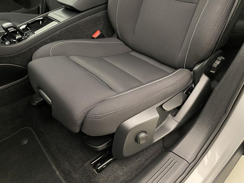Volvo XC40 PURE ELECTRIC RECHARGE PLUS CZ - fotka 25 z 52