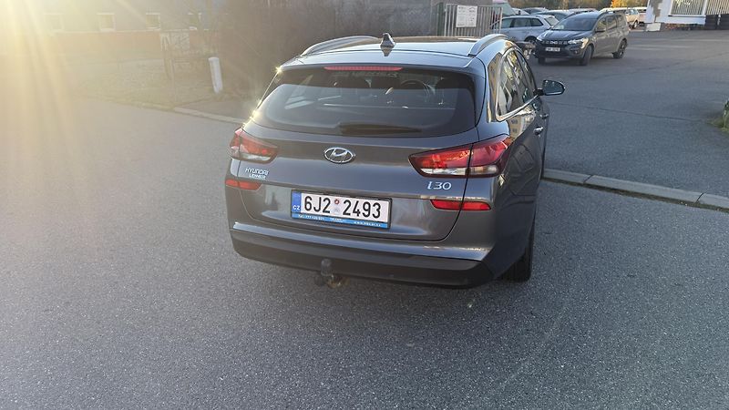 Hyundai i30 (2017) 1.6 CRDI 81KW 144 TISKM VÝBAVA - fotka 7 z 24