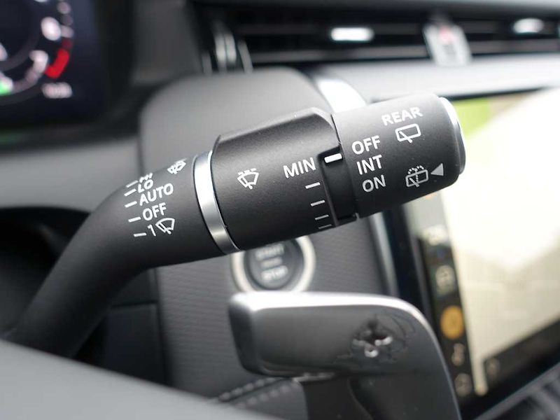 Land Rover Discovery Sport 1,5 R-Dynamic SE P300e - fotka 24 z 42