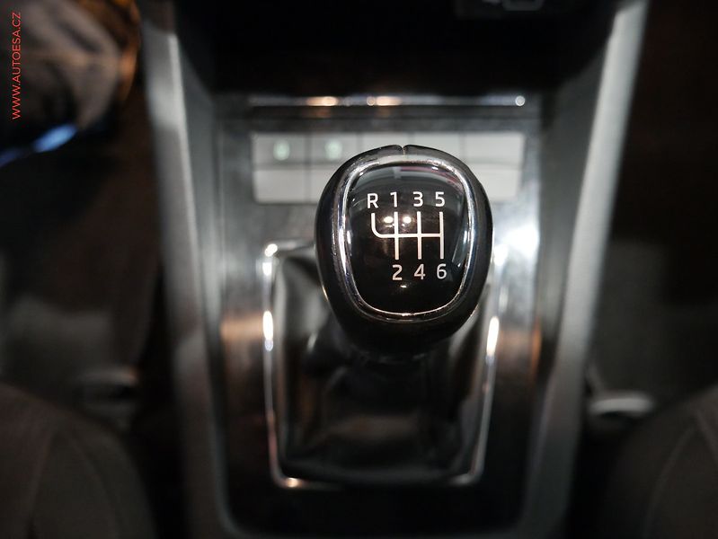 Škoda Octavia (2018) 2.0TDi, ČR, Style, LED - fotka 18 z 21