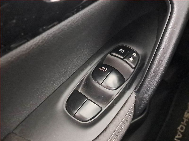 Nissan Qashqai (2015) 1.2 DIG-T, Automat, Serv.kniha - fotka 18 z 19