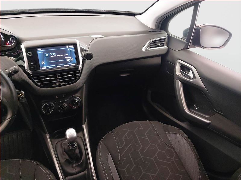 Peugeot 2008 (2019) 1.2 PureTech, Tempomat - fotka 8 z 17