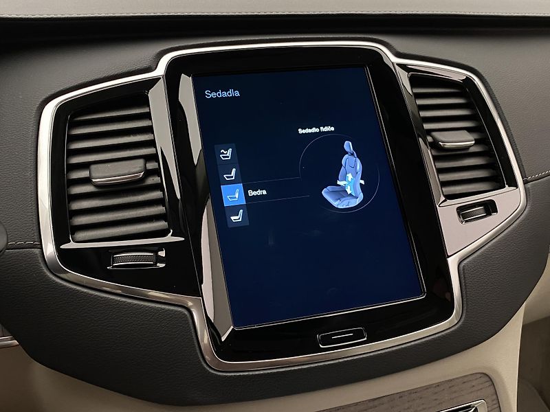 Volvo XC90 B5 AWD INSCRIPTION REZERVACE - fotka 49 z 54