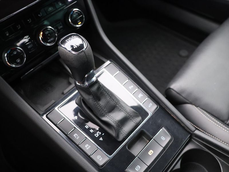 Škoda Superb 2,0 TSI 200kW DSG 4x4 L&K DPH - fotka 31 z 43
