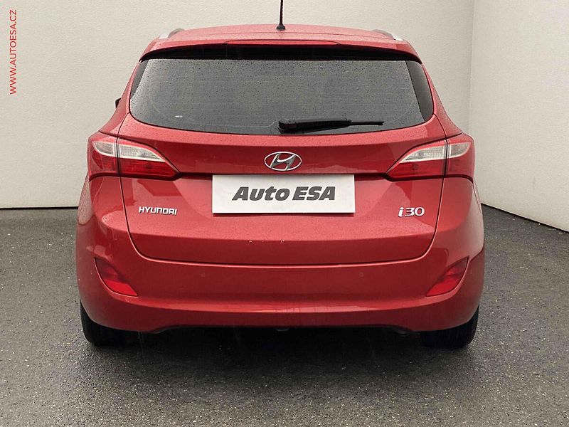 Hyundai i30 (2016) 1.6 GDi, ČR, autoAC - fotka 5 z 17