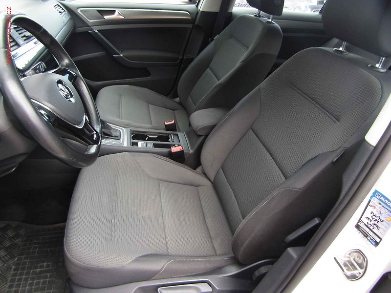 Volkswagen Golf (2013) 1.2 TSI, 2.maj,ČR, DSG - fotka 9 z 20