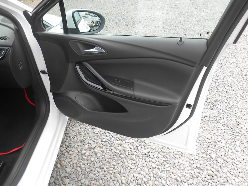 Opel Astra 1.2,KAMERA,NAVI,62TKm - fotka 16 z 38