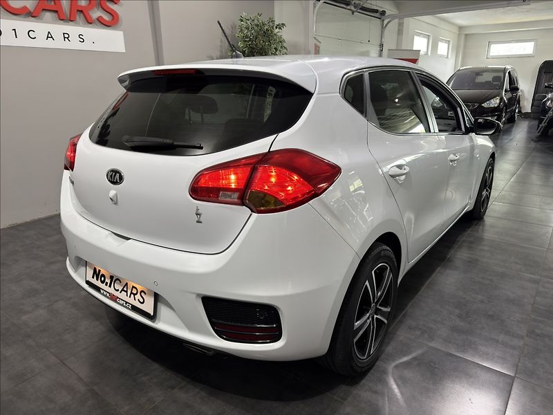 Kia Ceed 1,6   GDI KAMERA VÝHŘEV 61TKM - fotka 5 z 31