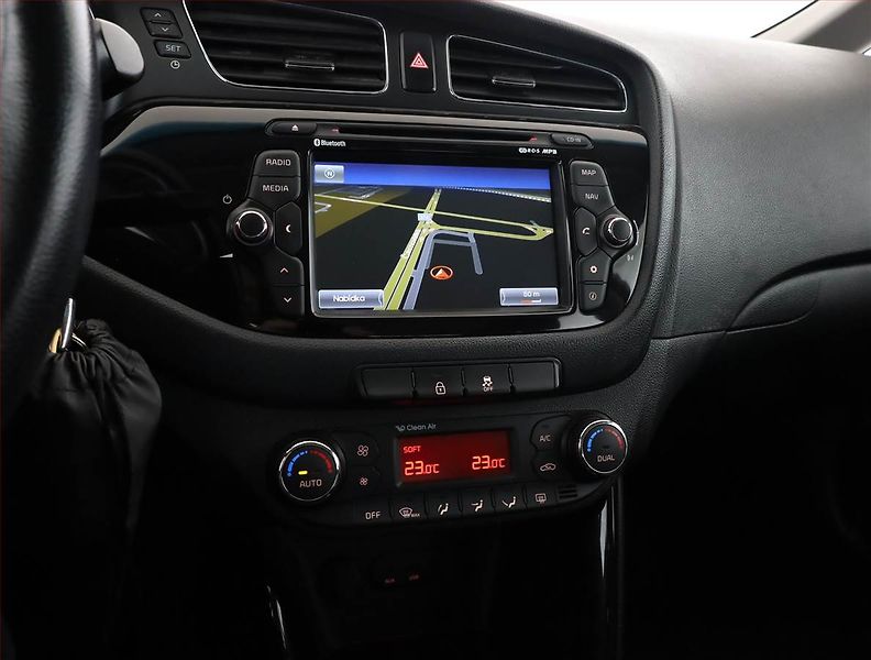 Kia Ceed (2014) 1.6 CRDi, ČR,1.maj, Serv.kniha - fotka 10 z 17