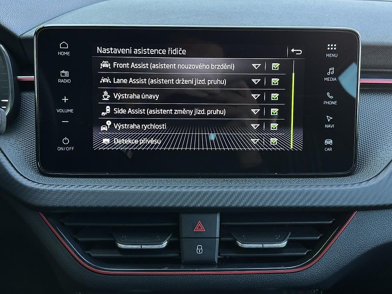 Škoda Scala 1.5TSi Monte Carlo 150PS NAVI - fotka 35 z 56