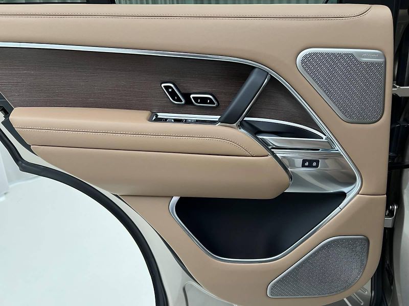 Land Rover Range Rover P460e AUTOBIOGRAPHY REZERVACE - fotka 54 z 61
