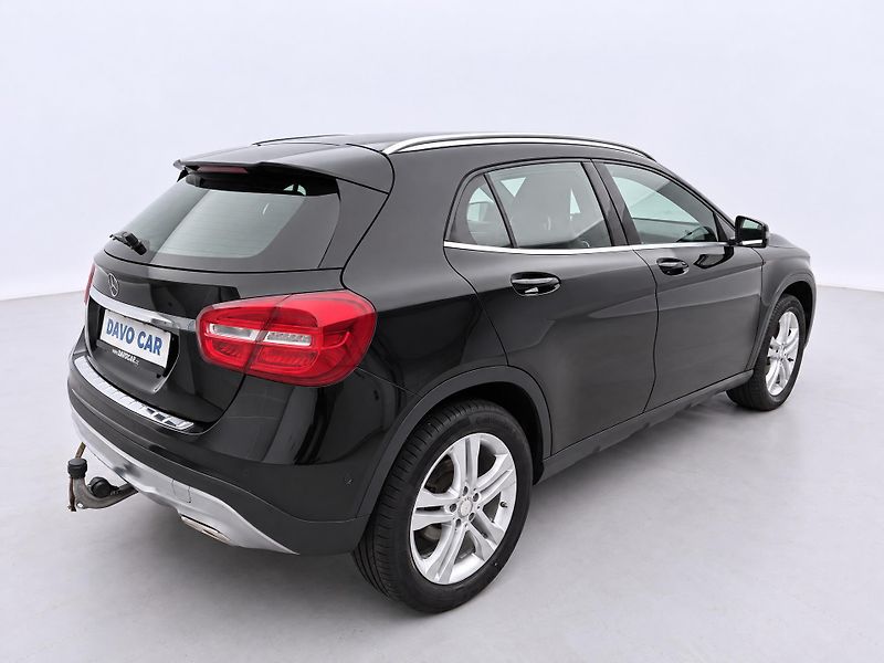 Mercedes-Benz GLA 1,6 180 90kW Xenon Navi - fotka 7 z 24