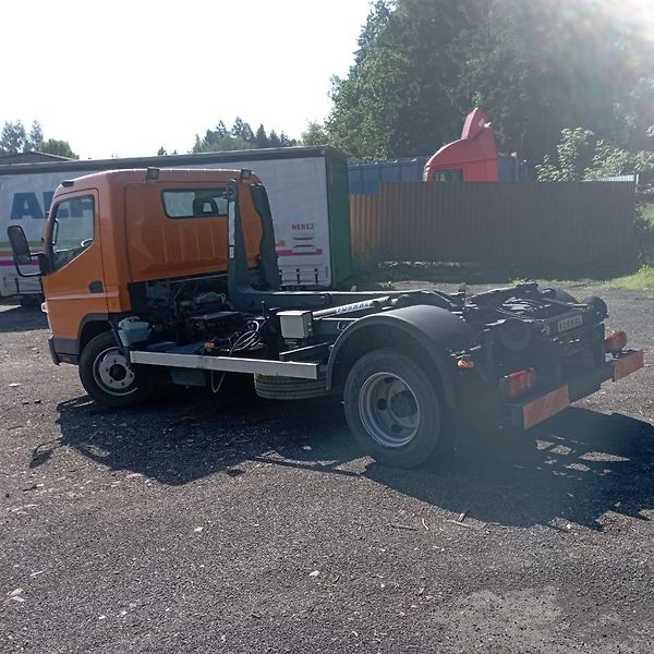 Mitsubishi Canter (2008) Fuso kontejner - fotka 19 z 19