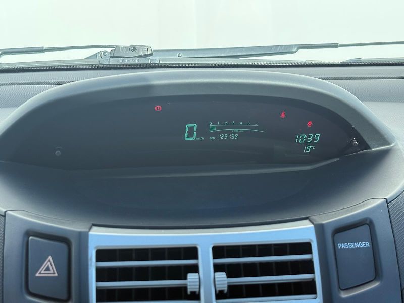 Toyota Yaris 1.3 VVT-i 64kW - fotka 20 z 26