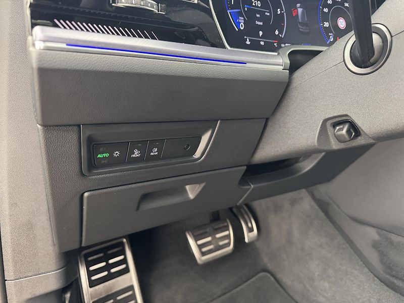 Volkswagen Touareg 3.0Tdi*1-MAJ*DPH*HUD*R-LINE* - fotka 21 z 50