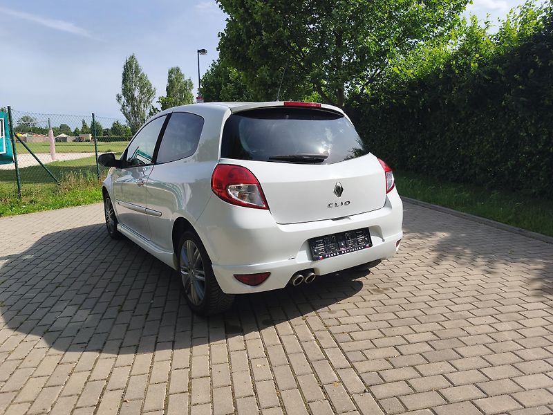 Renault Clio 1.6 GT - fotka 8 z 22