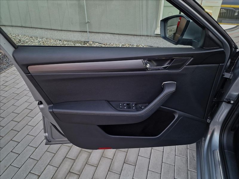 Škoda Superb 2.0TDI 110kW Style Combi,1Maj - fotka 36 z 49