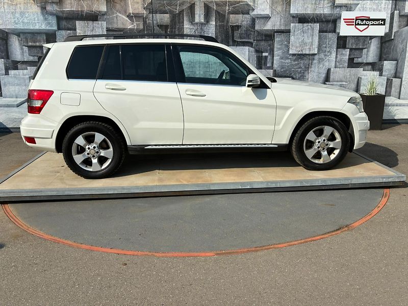 Mercedes-Benz GLK (2009) 220CDi, 125KW, 4x4 - fotka 5 z 23