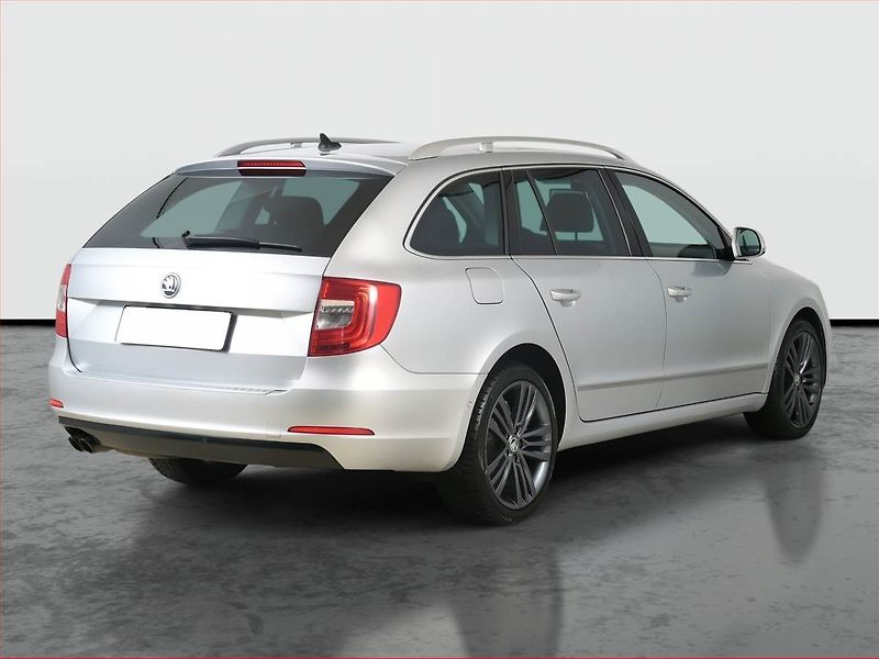 Škoda Superb (2014) Elegance 2.0 TDI, 4X4 - fotka 5 z 27