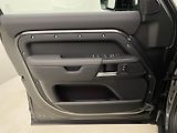 Land Rover Defender 110 D250 X-DYNAMIC SE AWD CZ - náhled 7