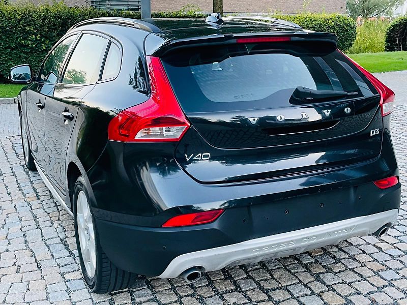Volvo V40 2.0D3 MANUÁL CROSS SERVISKA  - fotka 17 z 43