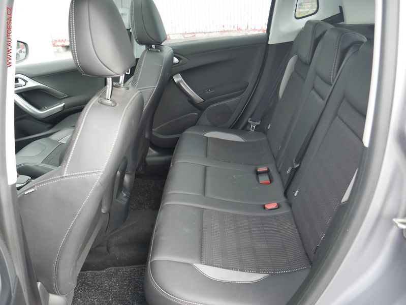 Peugeot 2008 (2015) 1.2PT, Allure - fotka 10 z 15