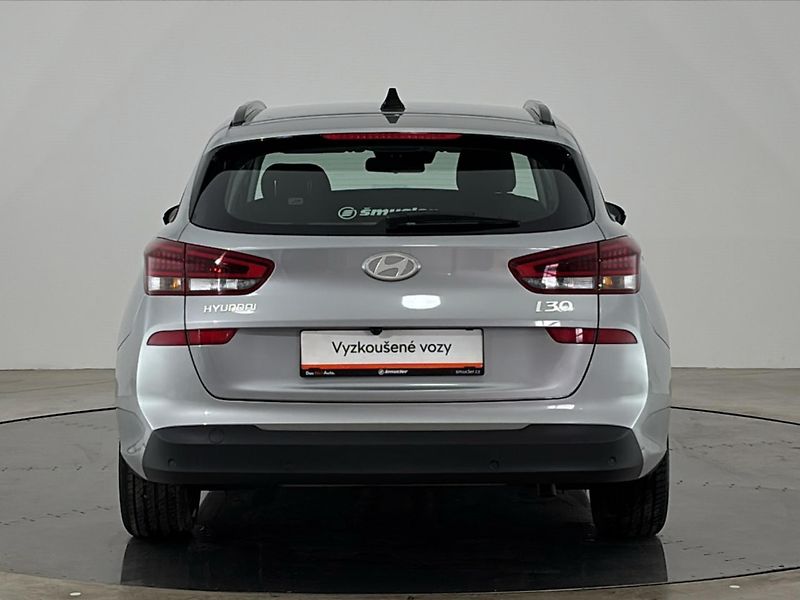 Hyundai i30 Smart DCT - fotka 17 z 30