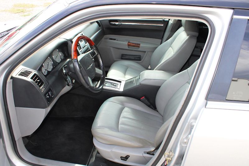 Chrysler 300C (2007) 3,0CRDI KŮŽE XENON TEMPOMAT - fotka 9 z 17