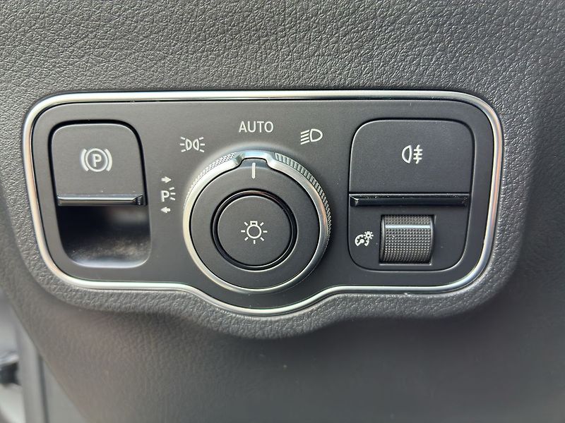 Mercedes-Benz GLA 200 d - fotka 21 z 28