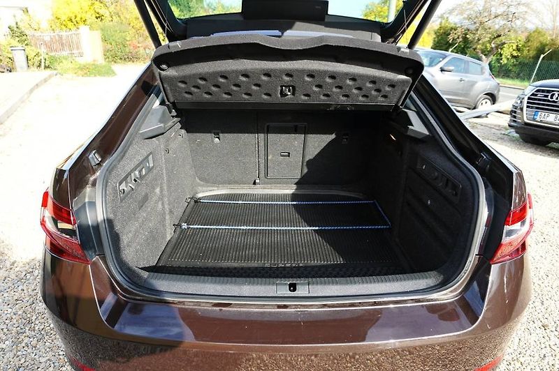 Škoda Superb (2016) STYLE PLUS 2,0 TDI 110 kW - fotka 11 z 53