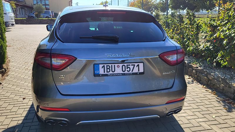 Maserati Levante (2018) barva šedá metalíza - fotka 5 z 8