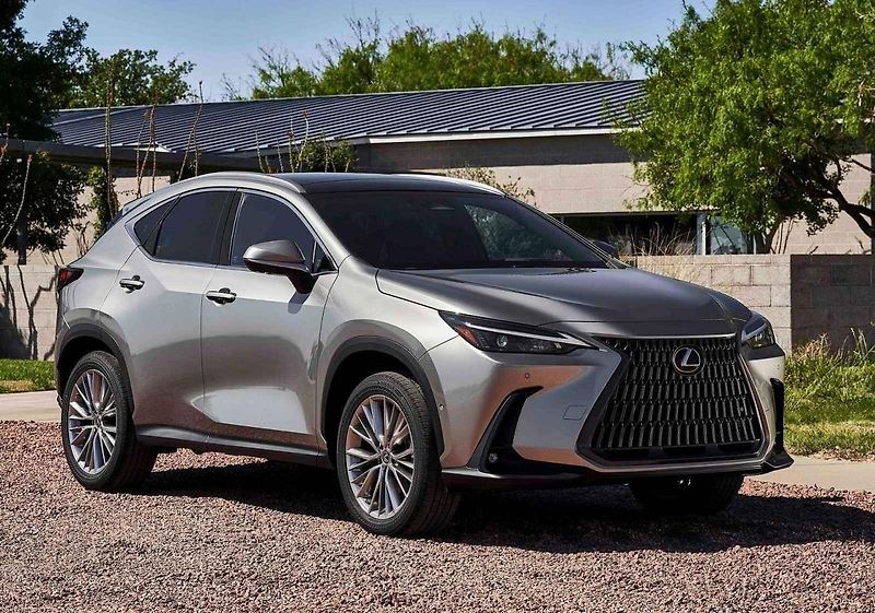 Lexus NX během testovací jízdy