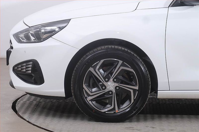 Hyundai i30 (2023) 1.5 DPI, Tempomat - fotka 15 z 20