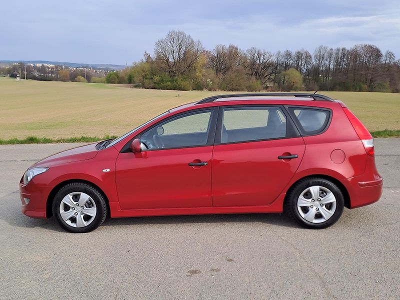Hyundai i30 (2012) 1.4i DOLOŽENÉ KM - fotka 8 z 33