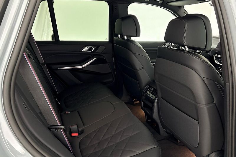 BMW X5 xDrive40d - fotka 10 z 22