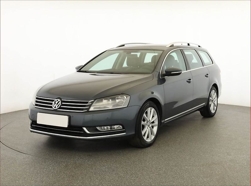 Volkswagen Passat (2012) 2.0 TDI, Automat - fotka 2 z 17
