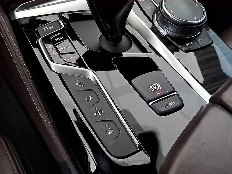 BMW Řada 6 (2018) Luxury Line 640i xDrive GT - fotka 19 z 25