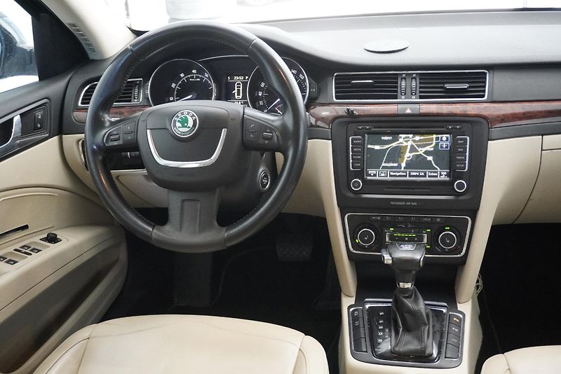 Škoda Superb 3.6 V6 191kW 4x4 REZERVACE - fotka 21 z 36