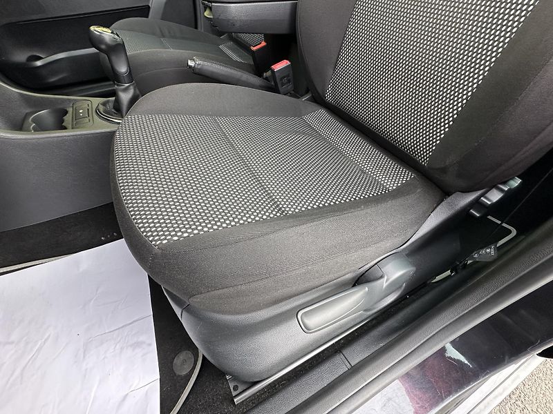 Škoda Roomster (2010) SCOUT 1.6TDI/77kW * 2.Maj. - fotka 9 z 27