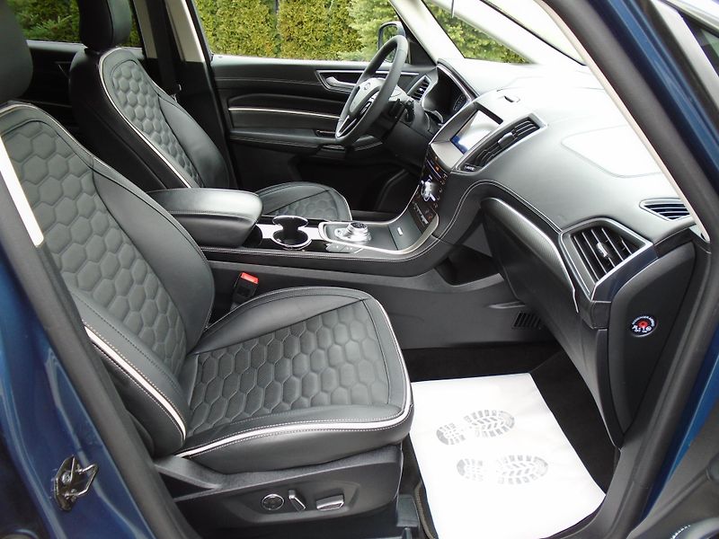 Ford S-MAX 2,0EcxoBlue 140kW 8A Vignale - fotka 35 z 46