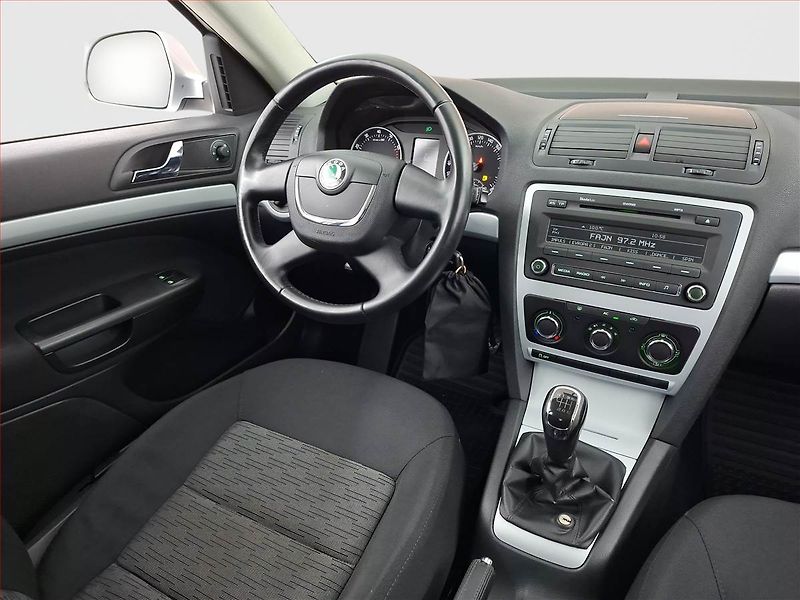 Škoda Octavia (2011) 1.2 TSI, Serv.kniha, po STK - fotka 7 z 16