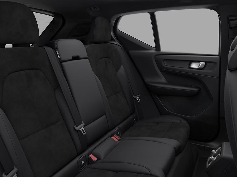 Volvo XC40 (2026) B4 ULTRA BLACK EDITION - fotka 14 z 16