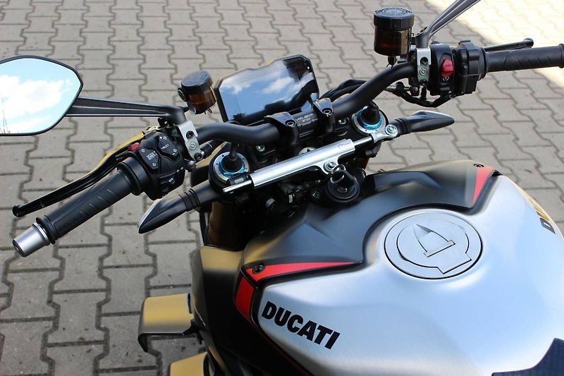 Ducati Streetfighter V4 S (2024) SP 2500 KM 2024 - fotka 8 z 12