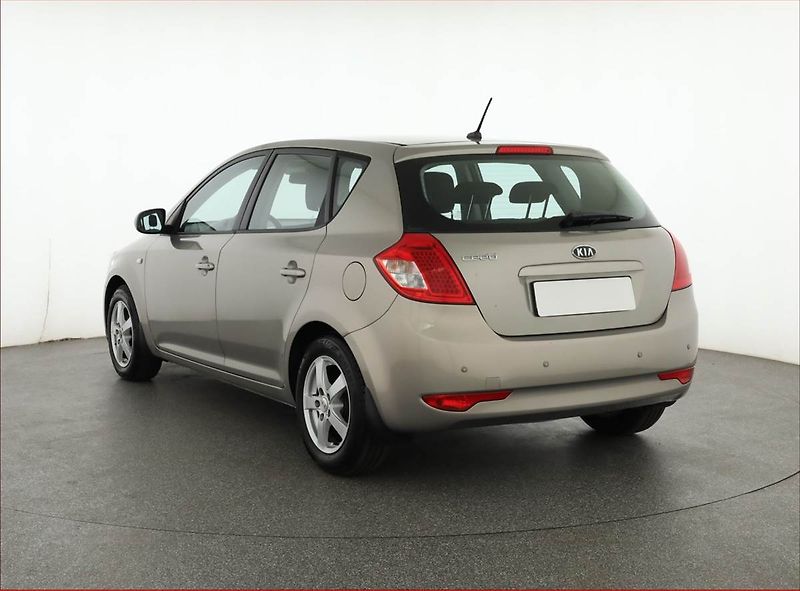 Kia Ceed (2012) 1.4 CVVT, po STK - fotka 4 z 13