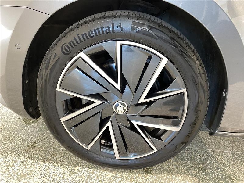 Škoda Superb 2,0 TDI 110kW Style Combi DSG - fotka 28 z 29