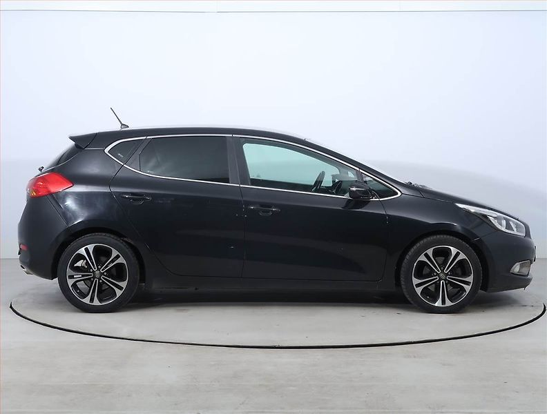 Kia Ceed (2012) 1.6 CRDi, Serv.kniha, Tempomat - fotka 6 z 19
