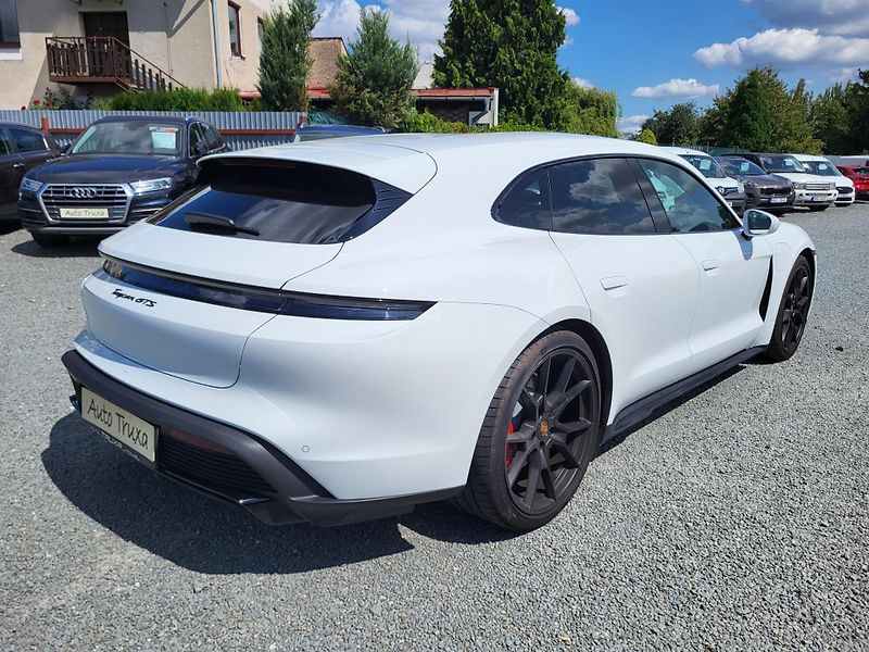 Porsche Taycan GTS 440kW 4S Electric - NOVÉ - fotka 4 z 48