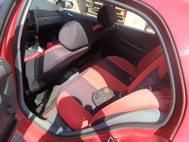 Škoda Fabia 1.4 MPI Classic - fotka 14 z 18
