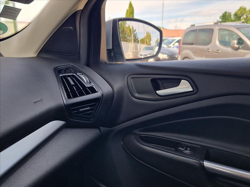 Ford Kuga 1,5 i EB 88kW AC VÝHŘEV NOVSTK - fotka 36 z 36