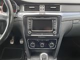 Škoda Superb (2010) 2.0 TDi, Klima - náhled 12